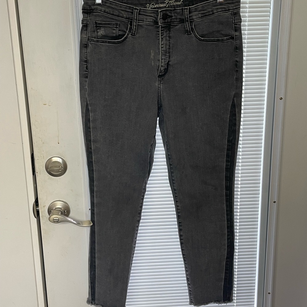 Universal Thread Target Jeans High Rise Skinny Crop Black Light Wash Size 12R/31